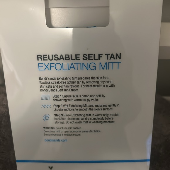 NEW BONDI SANDS The Australian Self Tan Reusable Exfoliating Mitt - Picture 5 of 5